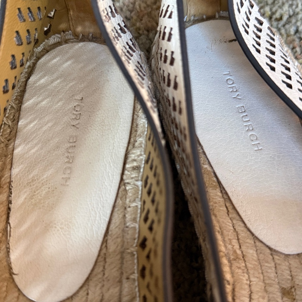Tory Burch  Channing off-white cream, leather flat wide shoe sz 9 - Picture 5 of 8